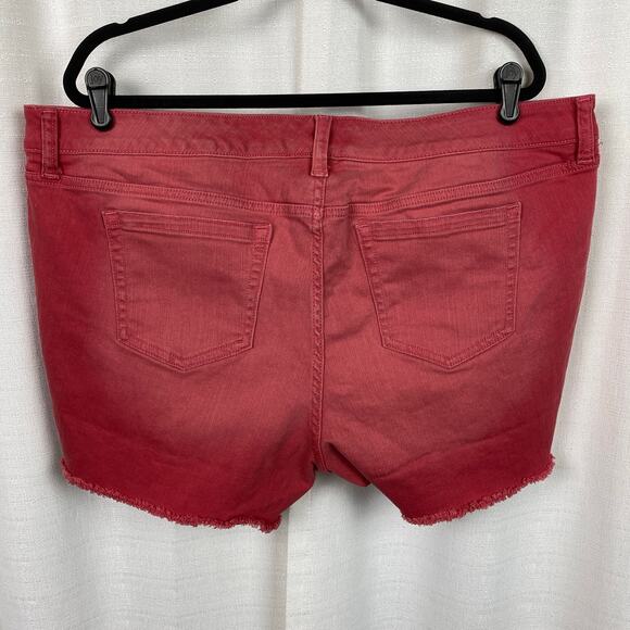 Torrid Red Wash Distressed Denim Shorts Sz.20W - Picture 6 of 9